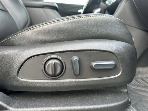 Used 2022 Chevrolet Equinox Premier image 30