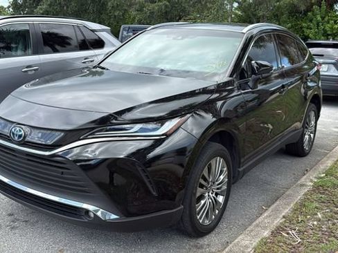 Used 2023 Toyota Venza XLE AWD/4WD image 3