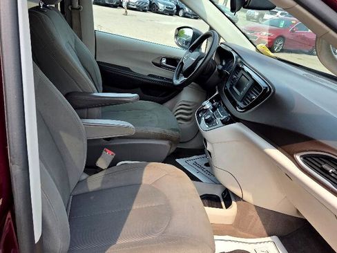 Used 2017 Chrysler Pacifica LX w/ Tire & Wheel Group image 13