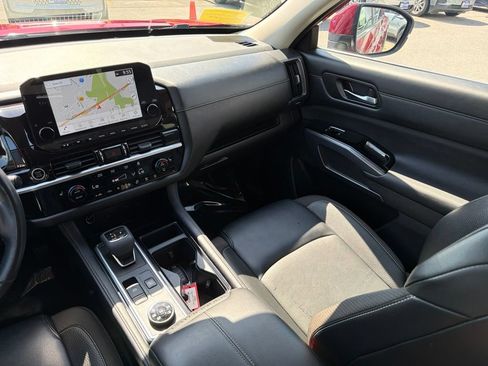 Used 2023 Nissan Pathfinder SL AWD/4WD image 24