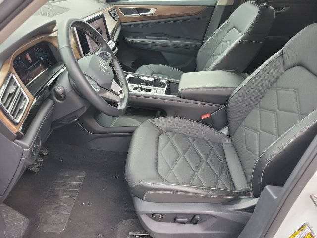 Used 2025 Volkswagen Atlas SE AWD/4WD image 12