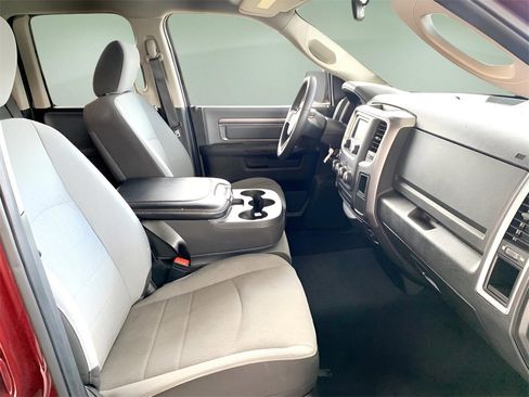 Used 2024 RAM 1500 Classic SLT image 27