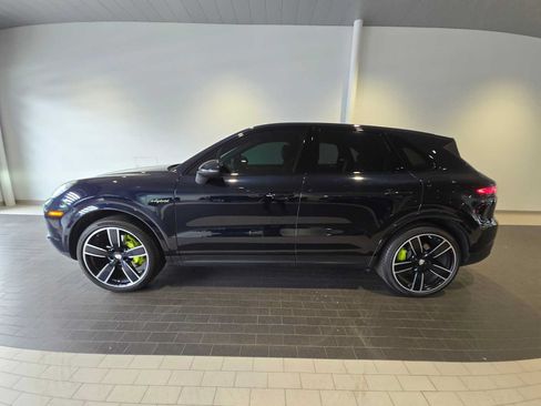 Used 2022 Porsche Cayenne Platinum Edition AWD/4WD image 2