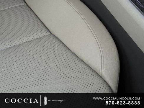 New 2026 Lincoln Aviator AWD image 16