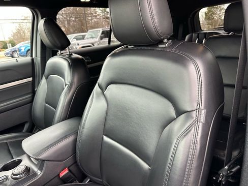 Used 2019 Ford Explorer XLT w/ Equipment Group 202A image 10
