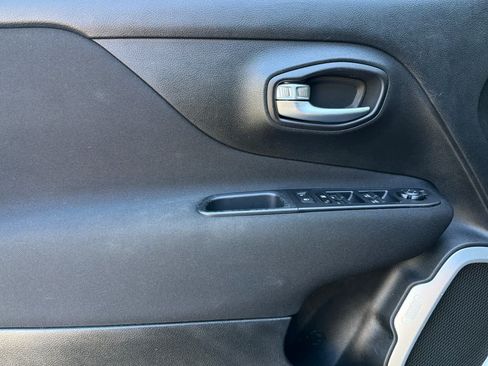 Used 2019 Jeep Renegade Sport w/ Sport Appearance Group AWD/4WD image 14