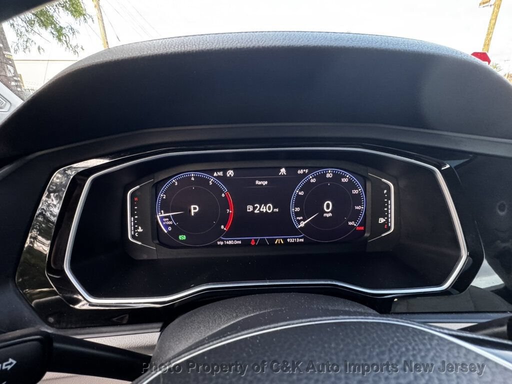 Used 2019 Volkswagen Jetta SEL w/ Cold Weather Package FWD image 37