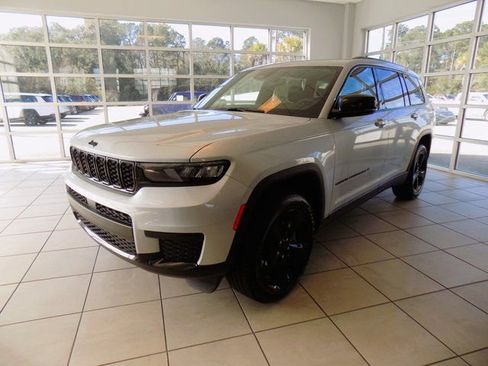 New 2024 Jeep Grand Cherokee L Altitude image 3