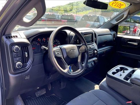 Used 2019 Chevrolet Silverado 1500 Custom Trail Boss w/ Custom Convenience Package AWD/4WD image 8