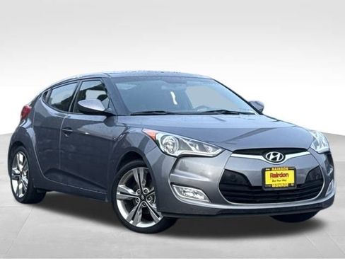 Used 2017 Hyundai Veloster Value Edition image 1