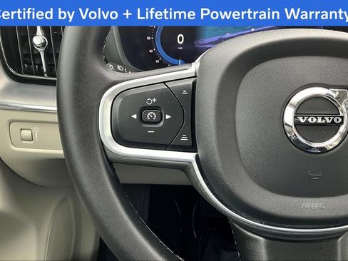 Used 2022 Volvo XC60 B5 Momentum image 25