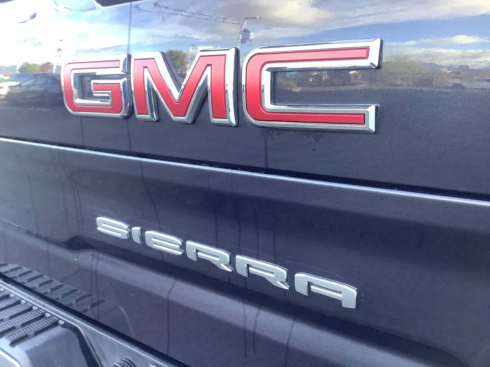 Used 2025 GMC Sierra 1500 SLT AWD/4WD image 6