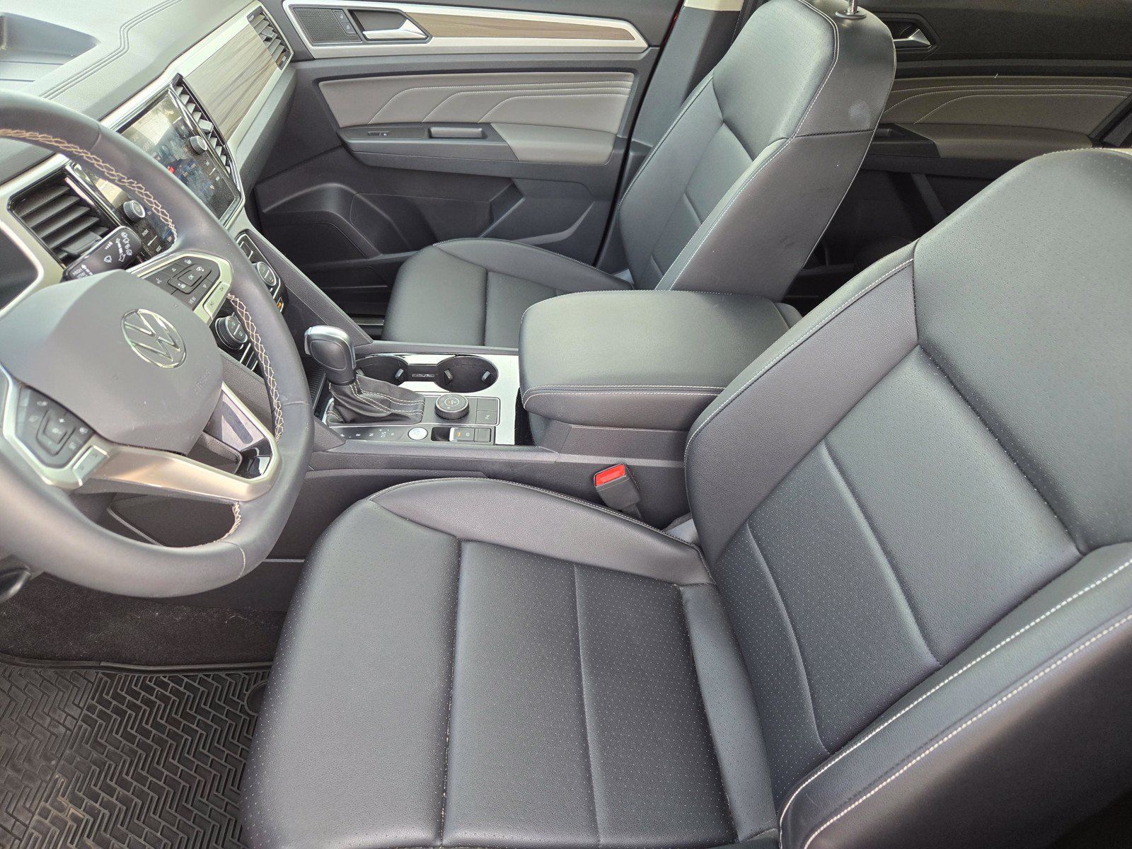 Used 2023 Volkswagen Atlas SEL AWD/4WD image 14