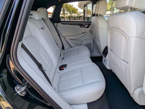 Certified 2026 Porsche Macan AWD/4WD image 24