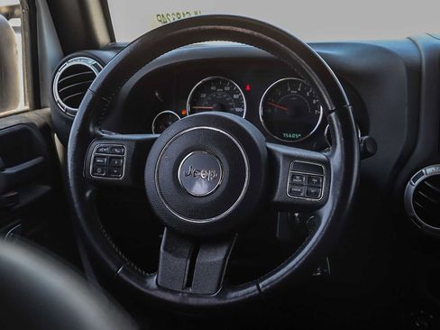 Used 2017 Jeep Wrangler Unlimited Sahara w/ Connectivity Group AWD/4WD image 17