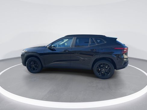 Used 2025 Chevrolet Trax LT w/ LT Convenience Package image 6
