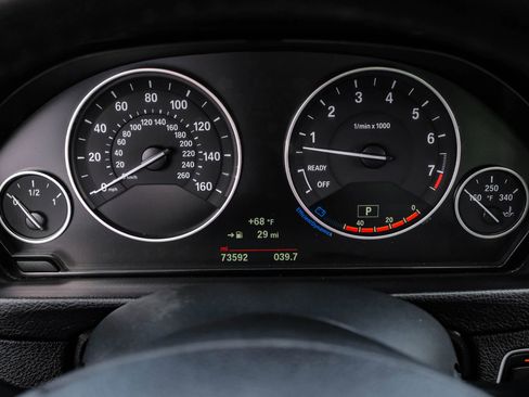 Used 2018 BMW 320i Sedan image 25