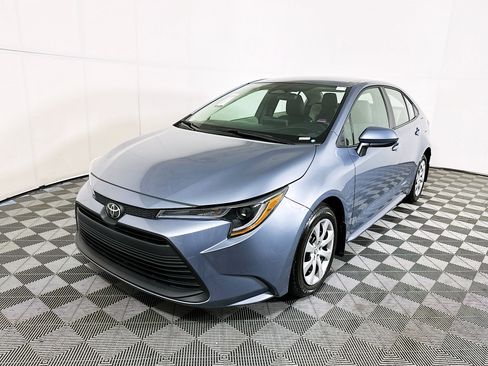 Used 2025 Toyota Corolla LE image 7