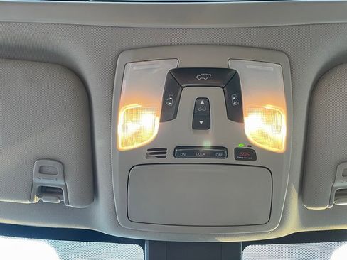 Used 2020 Toyota Sienna XLE Premium image 24