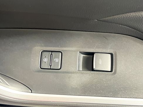 Used 2025 Toyota RAV4 XLE image 32