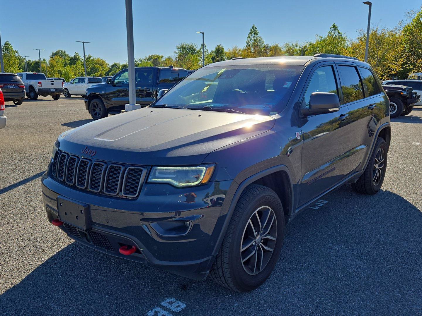 Used 2018 Jeep Grand Cherokee Trailhawk w/ Trailhawk Luxury Group AWD/4WD image 3