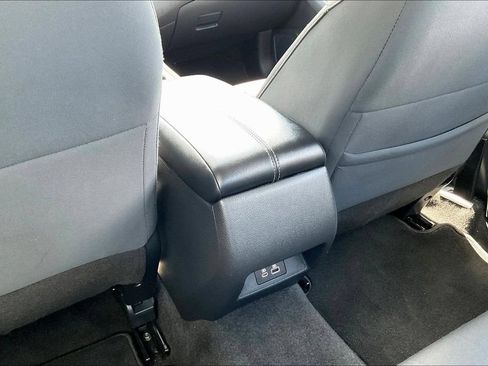 Used 2025 Nissan Altima 2.5 SV FWD image 13