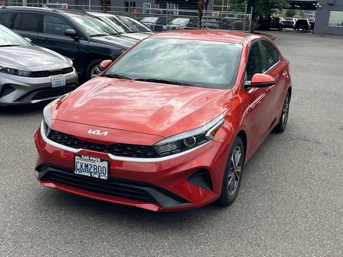 Certified 2023 Kia Forte LXS w/ LXS Technology Package FWD image 5