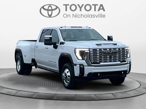 Used 2024 GMC Sierra 3500 Denali Ultimate image 9