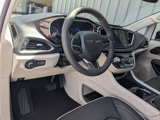 Used 2023 Chrysler Pacifica Limited FWD video 2