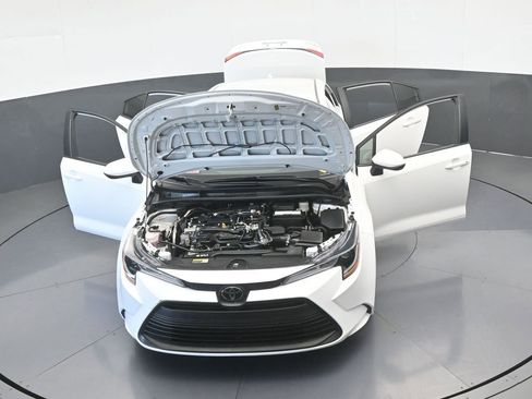 Used 2025 Toyota Corolla LE image 66