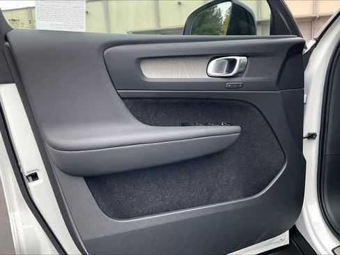 New 2026 Volvo EX40 Plus w/ Climate Package image 24