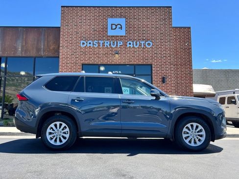 Used 2024 Toyota Grand Highlander AWD image 7