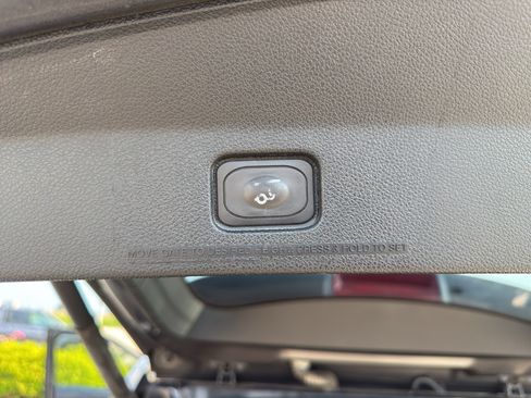 Used 2018 Ford Explorer XLT w/ Equipment Group 202A FWD image 17