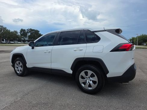 Used 2023 Toyota RAV4 LE FWD image 5