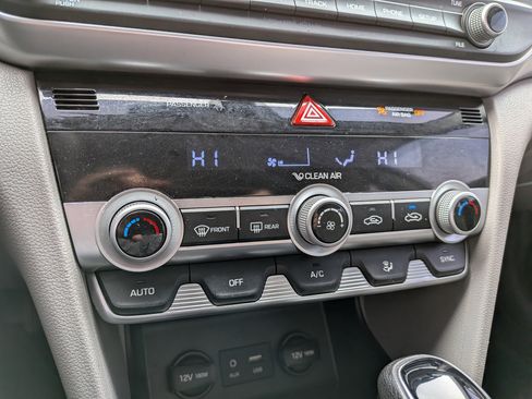 Used 2020 Hyundai Elantra SEL image 19