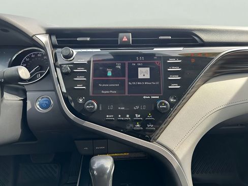 Used 2020 Toyota Camry XLE image 18