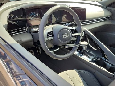 New 2025 Hyundai Elantra SEL image 3