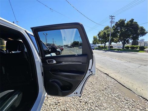 Used 2015 Jeep Grand Cherokee Overland image 42