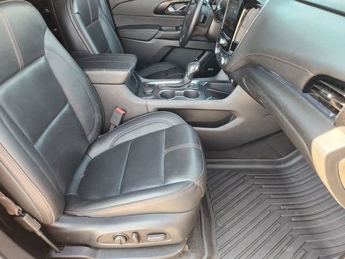 Used 2023 Chevrolet Traverse RS FWD image 15