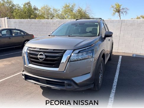 Certified 2022 Nissan Pathfinder SV FWD image 1