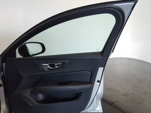Used 2025 Volvo S60 B5 Core image 41