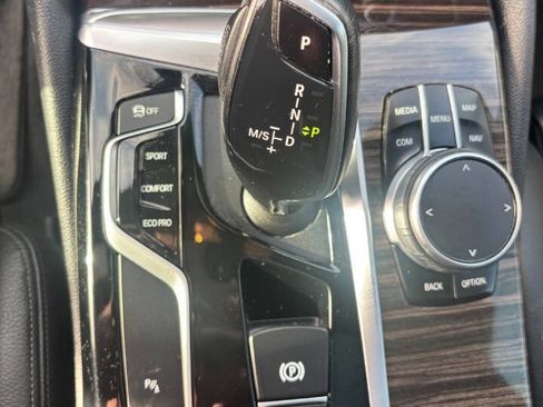 Used 2020 BMW 530i xDrive w/ Premium Package image 25