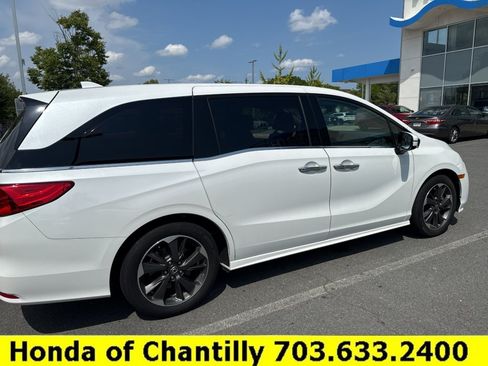 Used 2023 Honda Odyssey Elite image 2
