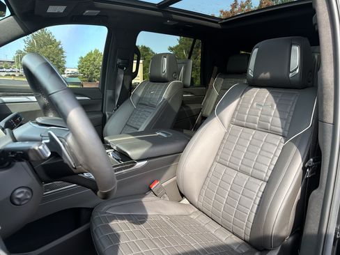 Used 2025 Cadillac Escalade V AWD/4WD image 65