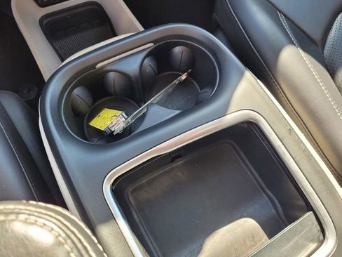 Used 2024 Chrysler Pacifica Touring-L image 17