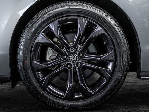 Used 2021 Toyota Sienna XSE image 18