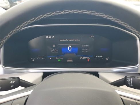 Certified 2025 Volkswagen Taos SE w/ Panoramic Sunroof Package image 22