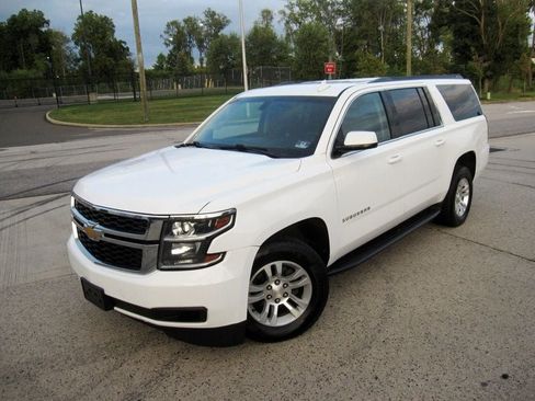 Used 2018 Chevrolet Suburban LS AWD/4WD image 4