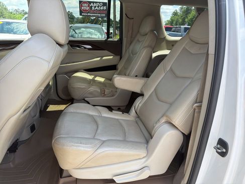 Used 2017 Cadillac Escalade ESV Premium Luxury AWD/4WD image 9