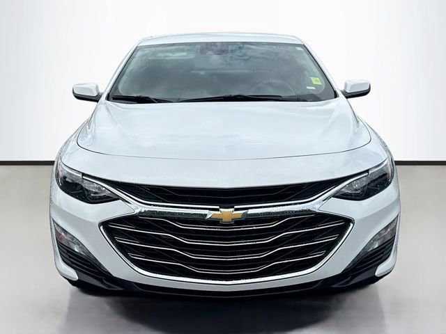 Used 2024 Chevrolet Malibu LT FWD image 2